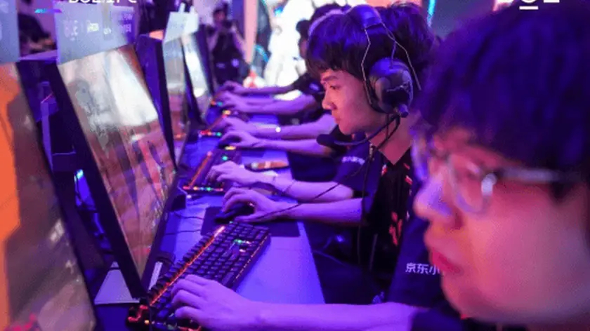 英雄联盟季中冠军赛BLG战队对阵FNC战队赛前分析与电竞赛事预测