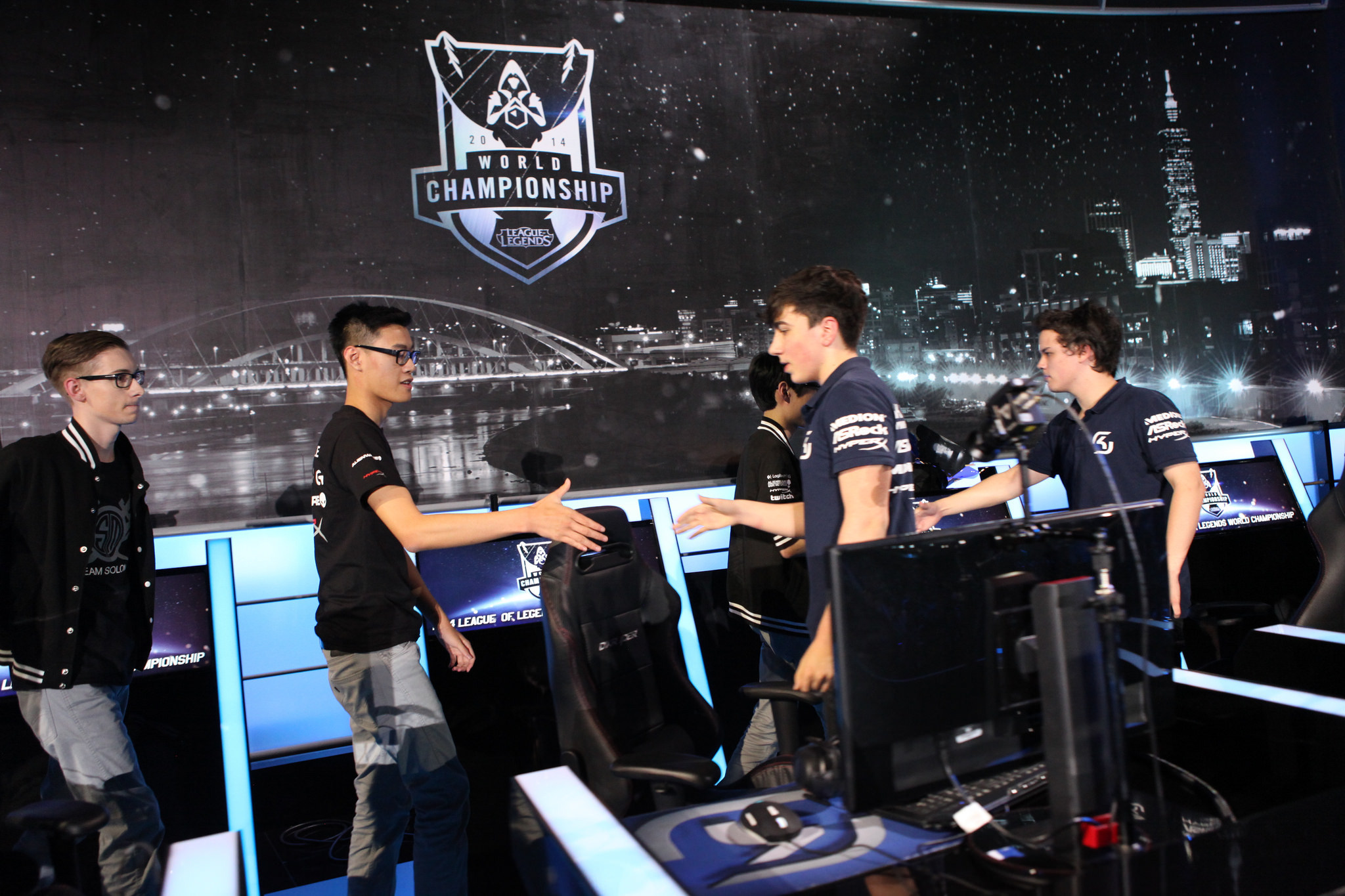 S15LOL全球总决赛决赛前垃圾话，Bin与Doran隔空互怼